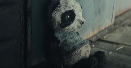 Imposible no emocionarse con este anuncio protagonizado por un adorable oso panda de peluche