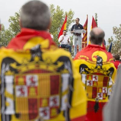 Nosotros los españoles somos el seny y “ellos”, los catalanes, la rauxa. Nosotros los españoles somos el seny y “ellos”, los catalanes, la rauxa.