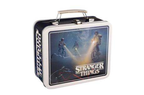 Colección de ropa inspirada en Stranger Things por Topshop. Colección de ropa inspirada en Stranger Things por Topshop.