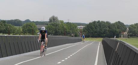 ¿Cómo adelantar a un ciclista en carretera? Cómo adelantar a un ciclista en carretera