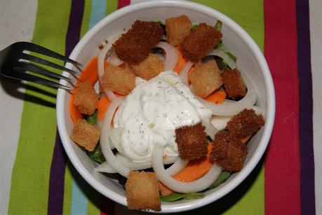 ensalada de melón con salsa de yogur griego