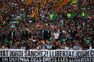 Protestas en Barcelona tras el anuncio del cese del Gobierno catalán [+ transmisión en vivo]