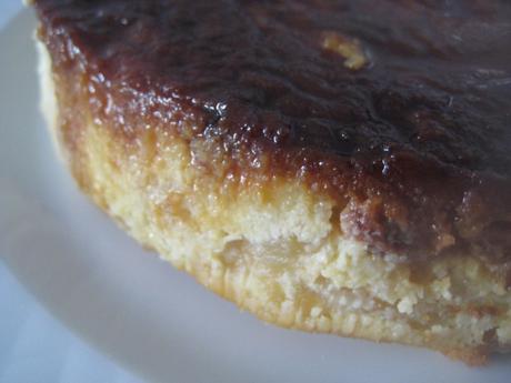 TARTA DE MANZANA, PASAS Y PAN