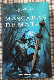 Portada del libro Máscaras de matar, de León Arsenal