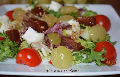 Ensalada de uvas con queso y membrillo Ensalada de uvas con queso y membrillo