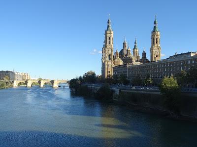 La ciudad de Zaragoza, bañada por el río Ebro