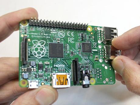 Miniportatil basado en una Raspberry Pi 3 Miniportatil basado en una Raspberry Pi 3