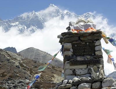 Memorial en recuerdo de los alpinistas polacos fallecidos en el Lhotse