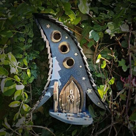 Construyó unas preciosas casas para el jardin su madre y terminó vendiendo sus artesanías a mucha gente