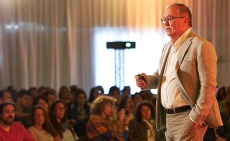 Enric Corbera ataca a los que se atreven a cuestionar a la bioneuroemoción