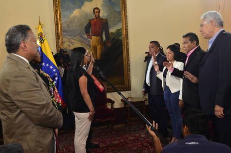 Asamblea Constituyente juramenta gobernadores electos de oposición.