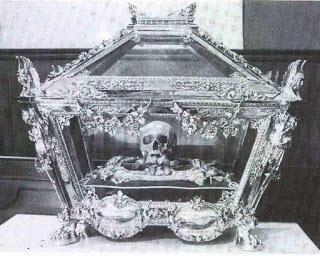 Tres Sedes y ninguna.