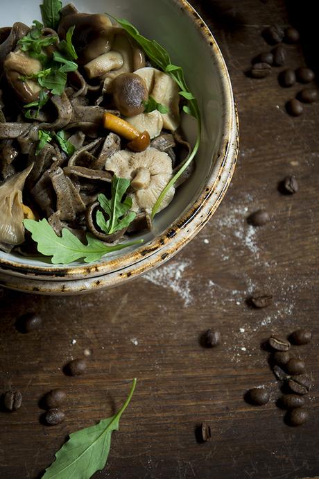 PASTA AL CAFÉ CON SETAS CONFITADAS