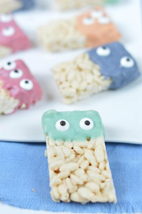 Monstruos de arroz inflado y chocolate blanco