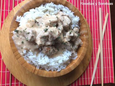 LOMO DE CERDO CON SALSA DE CACAHUETES Y LECHE DE COCO