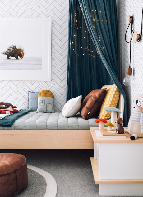 cama infantil con dosel azul