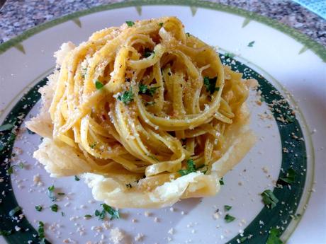Fettuccini con ajo y perejil - Fettuccine al tartufo nero con aglio e olio - Truffled egg pasta