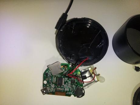 Hacking de un mini altavoz Hacking de un mini altavoz
