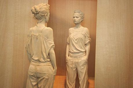 Aunque no parezcan son estatuas de madera y se ven tan reales que no parecen talladas a mano