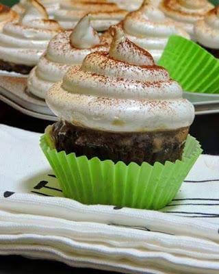 Cupcakes de chocolate con merengue (receta de Alma Oregon) Cupcakes de chocolate con merengue (receta de Alma Oregon)