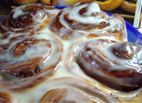 CARACOLAS DE CANELA (cinamon rolls)