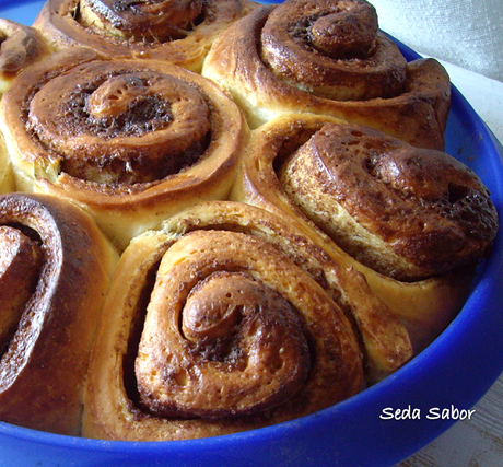 CARACOLAS DE CANELA (cinamon rolls) CARACOLAS DE CANELA (cinamon rolls)