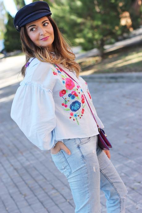 Como combinar blusa con bordados