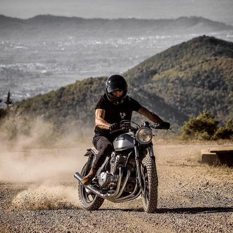 By @mat_giova ⛰🏍💨
Photo: @nikitacasucci