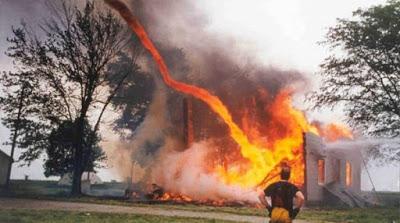 tornado de fuego entre los top 10 fenómenos naturales mas increíbles 