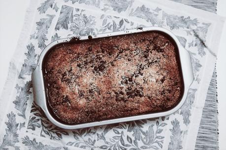 BROWNIE DE CHOCOLATE Y AVELLANAS CON CHEESECAKE DE COCO BROWNIE DE CHOCOLATE Y AVELLANAS CON CHEESECAKE DE COCO