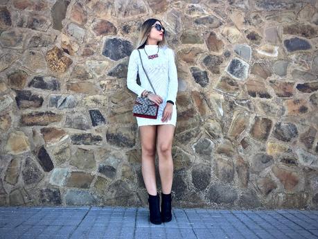 WHITE & RED WHITE & RED