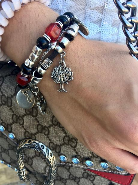 WHITE & RED WHITE & RED