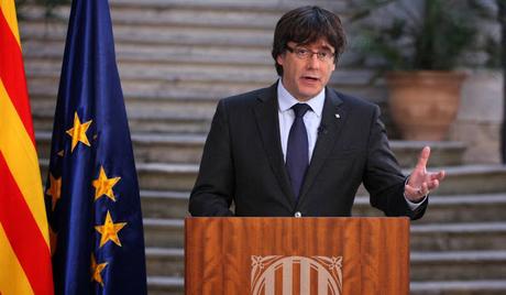 Puigdemont llama a una oposición democrática en Cataluña.