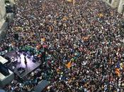 Decenas miles Cataluña festejan proclamación Independencia.