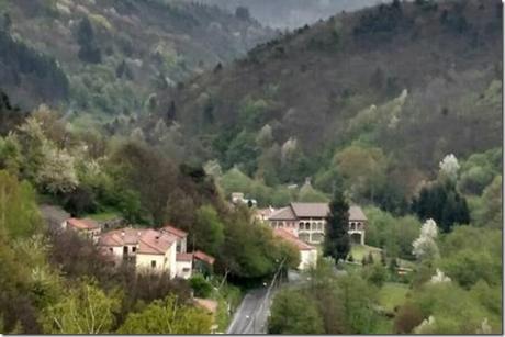 Bormida, la historia de un pueblo cuyo intendente paga 2.000 euros por cada nuevo residente. Bormida, la historia de un pueblo cuyo intendente paga 2.000 euros por cada nuevo residente.