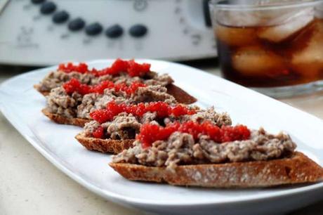 Paté de sardinas picantes con huevas para el aperitivo