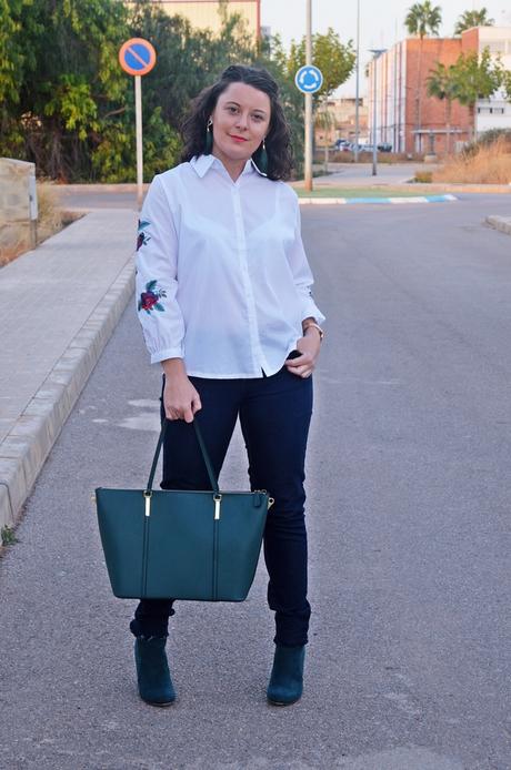 Camisa con mangas bordadas Camisa con mangas bordadas
