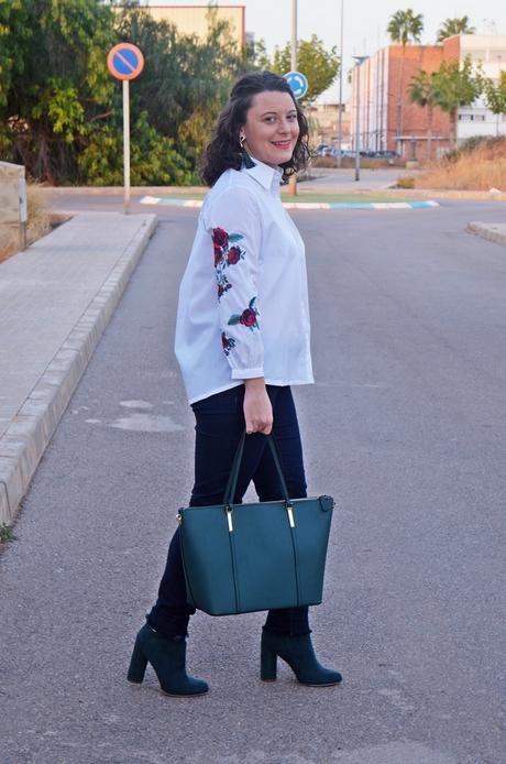Camisa con mangas bordadas Camisa con mangas bordadas
