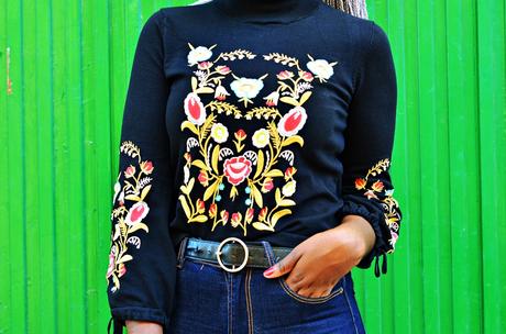 EMBROIDERED SWEATER