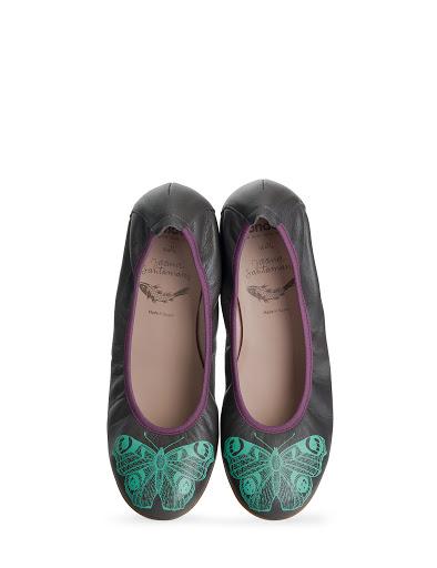 La firma española de calzado Wonders presenta para esta t...