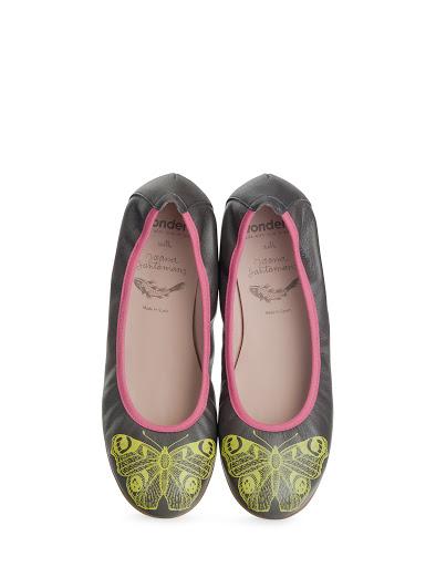 La firma española de calzado Wonders presenta para esta t...