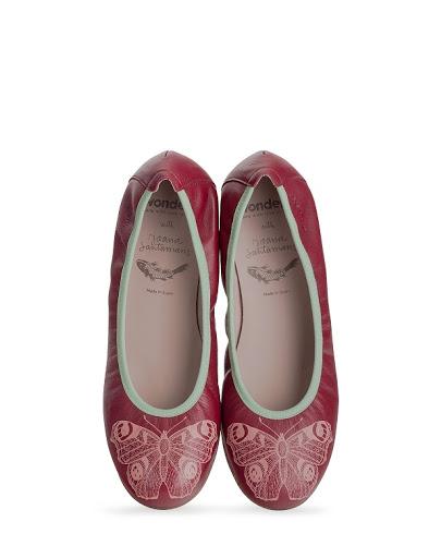 La firma española de calzado Wonders presenta para esta t...