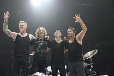 Metallica tocan 'Don't look back in anger' de Oasis en el Manchester Arena