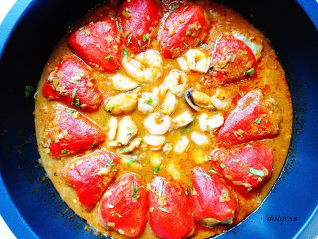 Pimientos del piquillo rellenos de setas con salsa de marisco Pimientos del piquillo rellenos de setas con salsa de marisco