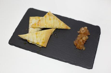 Triángulos de pera y requesón hojaldre-de-pera-y-requeson, pear-and-ricotta-puff-pastry