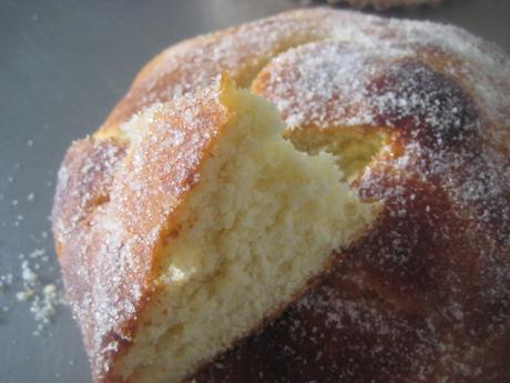 PAN DE MUERTO  (TRADICIÓN DE MÉXICO)