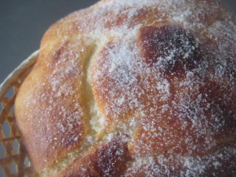 PAN DE MUERTO  (TRADICIÓN DE MÉXICO)