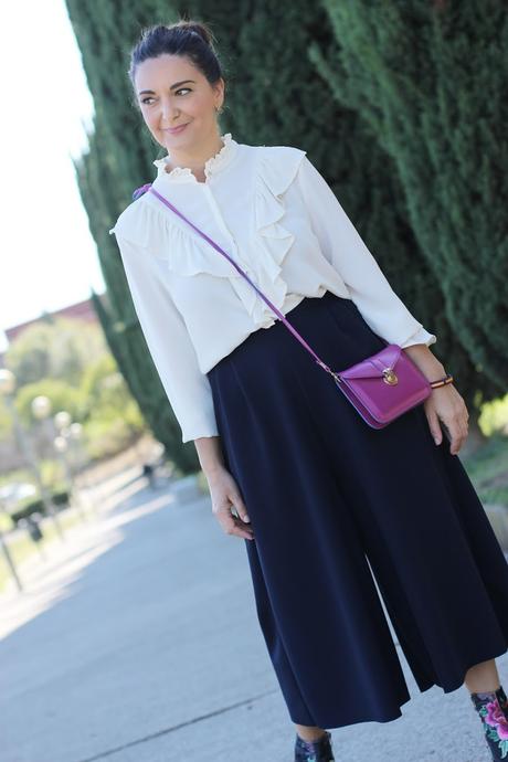 Con botines florales Con botines florales