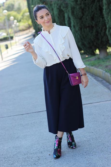 Con botines florales Con botines florales