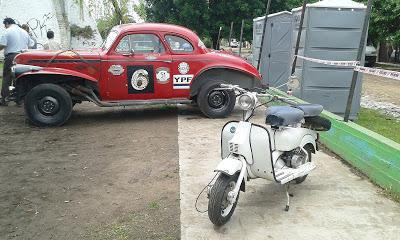 Lluvia, autos y solidaridad